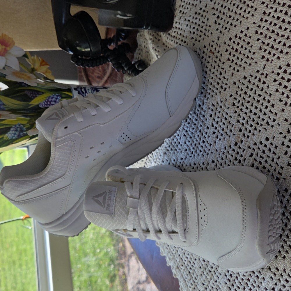 Reebok Women's Shoes ☆ size 8 ☆ Duty Proof White Sneakers ☆  Slip Oil Resistnt